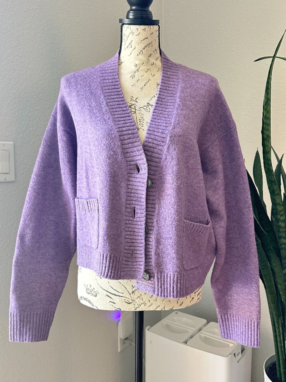 NWOT UNIQLO Lavender Purple Cropped V-Neck Cardigan Sweater XS